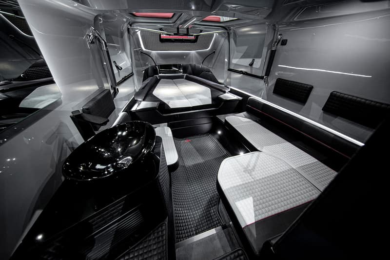 ブラバス シャドウ 900 “ブラックオプス” 漆黒 Brabus が限定37台のプレミアムボート Shadow 900 “Black-Ops” を発売 brabus marine shadow 900 horsepower black ops limited edition speedboat boats sailing