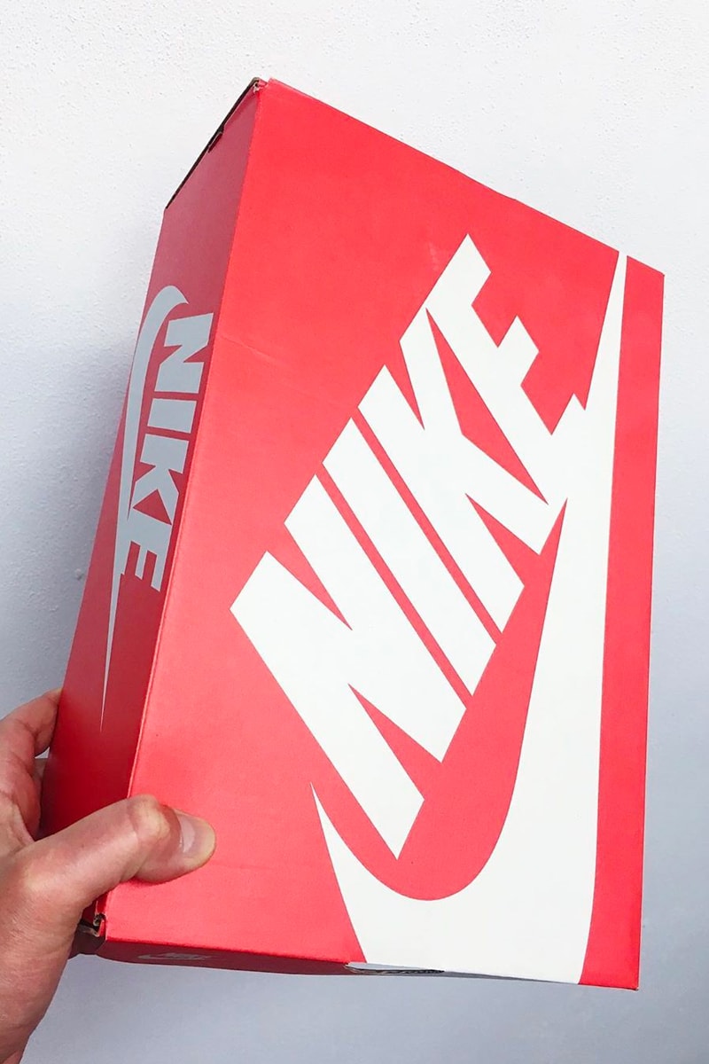 ナイキ ディオール Nike のシューボックスを再構築した DIOR サドルバッグが登場？ camera60studio Nike Shoebox Dior Saddle bag Custom Info Matteo Bastiani Chiara Rivituso