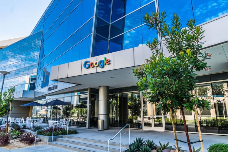 Google と Facebook が2020年末まで在宅勤務を継続することを表明