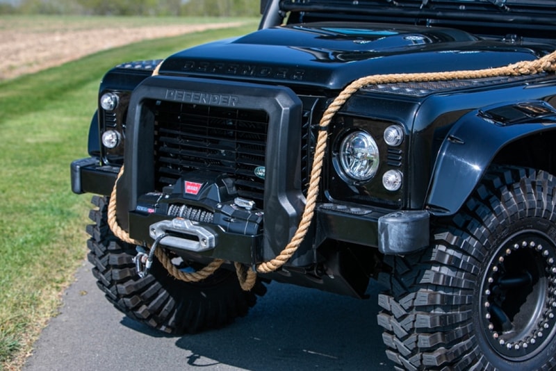 ランドローバー ディフェンダー 映画『007 スペクター』に登場する貴重な Land Rover Defender がオークションに出品中 Silverstone Auctions Spectre Landrover Defender Info James Bond 007 110 SUVs offroading cars automotive Bowler Motorsport