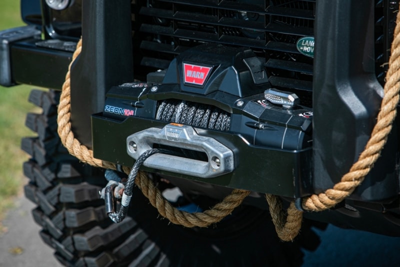 ランドローバー ディフェンダー 映画『007 スペクター』に登場する貴重な Land Rover Defender がオークションに出品中 Silverstone Auctions Spectre Landrover Defender Info James Bond 007 110 SUVs offroading cars automotive Bowler Motorsport