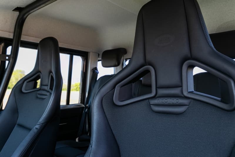 ランドローバー ディフェンダー 映画『007 スペクター』に登場する貴重な Land Rover Defender がオークションに出品中 Silverstone Auctions Spectre Landrover Defender Info James Bond 007 110 SUVs offroading cars automotive Bowler Motorsport