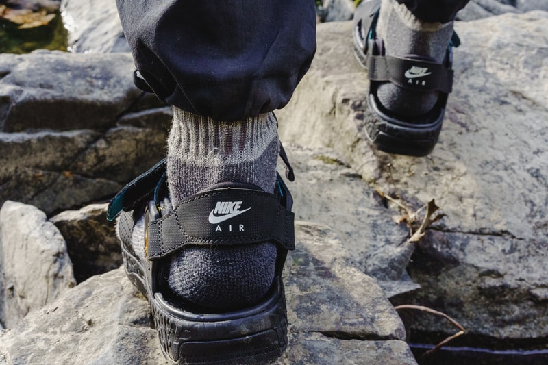 ナイキ エーシージー エア デシューツ 復活した Nike ACG の名作サンダル Air Deschutz の魅力に迫る Nike ACG Air Deschutz spring summer SS20 Closer Look nrg vest polartec fleece gore-tex pullover jacket sandal sandals sneakers shoes 2020 1992 convertible cargo pants shorts knit grey socks purple black yellow green volt blue
