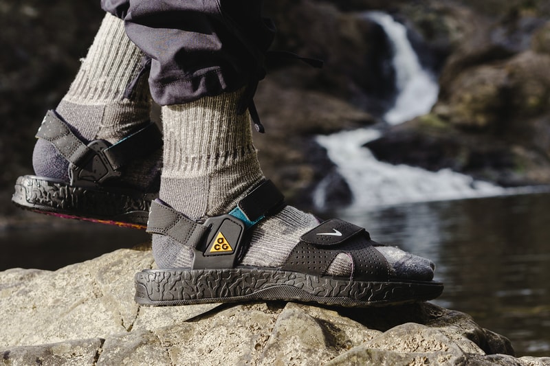 ナイキ エーシージー エア デシューツ 復活した Nike ACG の名作サンダル Air Deschutz の魅力に迫る Nike ACG Air Deschutz spring summer SS20 Closer Look nrg vest polartec fleece gore-tex pullover jacket sandal sandals sneakers shoes 2020 1992 convertible cargo pants shorts knit grey socks purple black yellow green volt blue