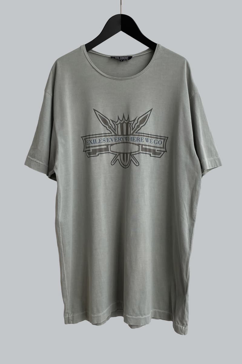 Raf Simons の貴重なアーカイブがオンラインで販売中 Lee Young Kyoon Dior Team Raf Simons Archive Sale Online First Look Rare Belgian Designer Pieces Garments Homeware Clothes Joy Division Lantern Wave Collection History of my World Icarus Surgit