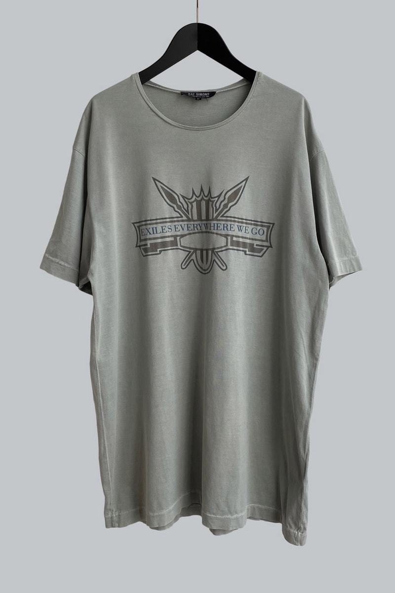 Raf Simons の貴重なアーカイブがオンラインで販売中 Lee Young Kyoon Dior Team Raf Simons Archive Sale Online First Look Rare Belgian Designer Pieces Garments Homeware Clothes Joy Division Lantern Wave Collection History of my World Icarus Surgit