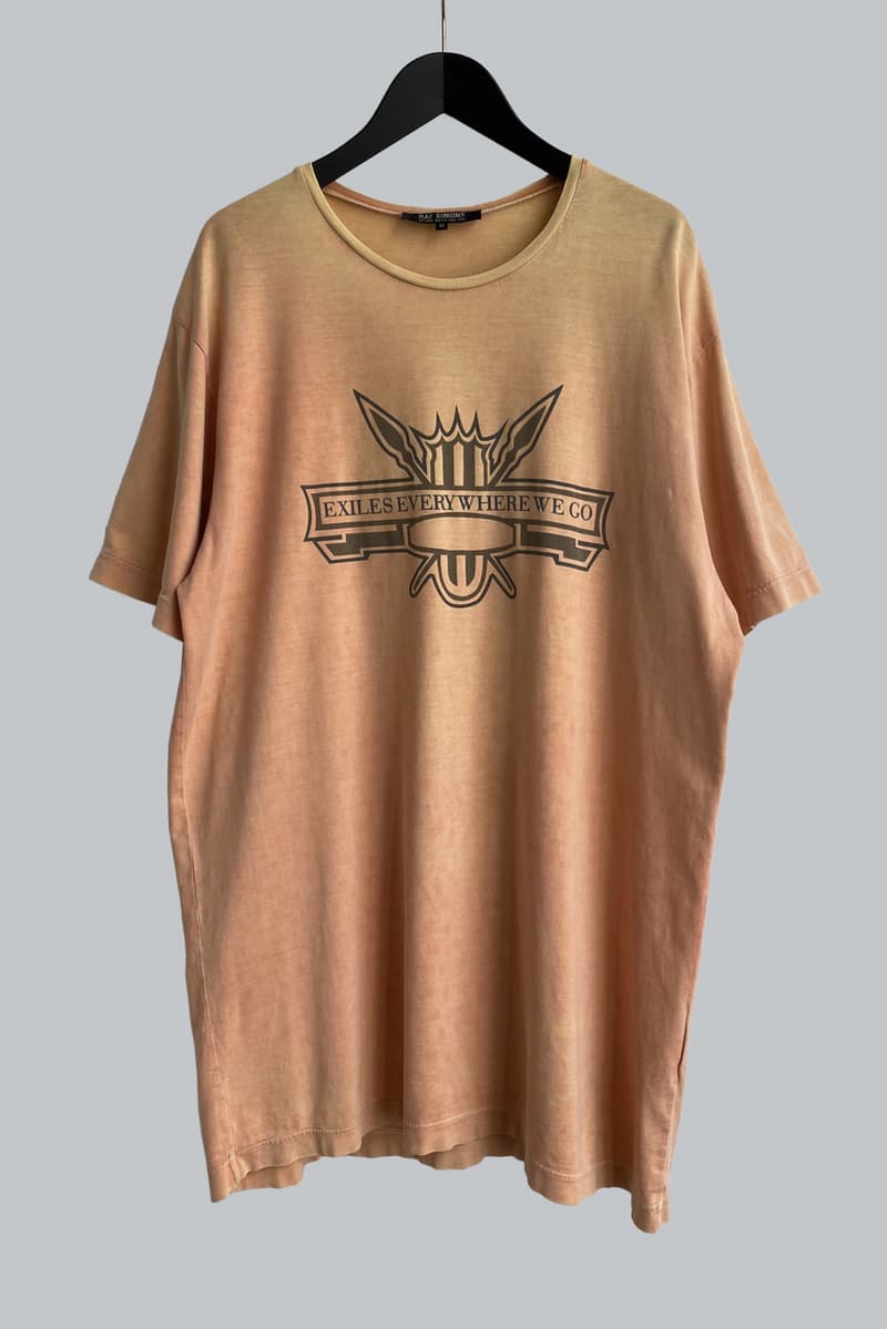 Raf Simons の貴重なアーカイブがオンラインで販売中 Lee Young Kyoon Dior Team Raf Simons Archive Sale Online First Look Rare Belgian Designer Pieces Garments Homeware Clothes Joy Division Lantern Wave Collection History of my World Icarus Surgit