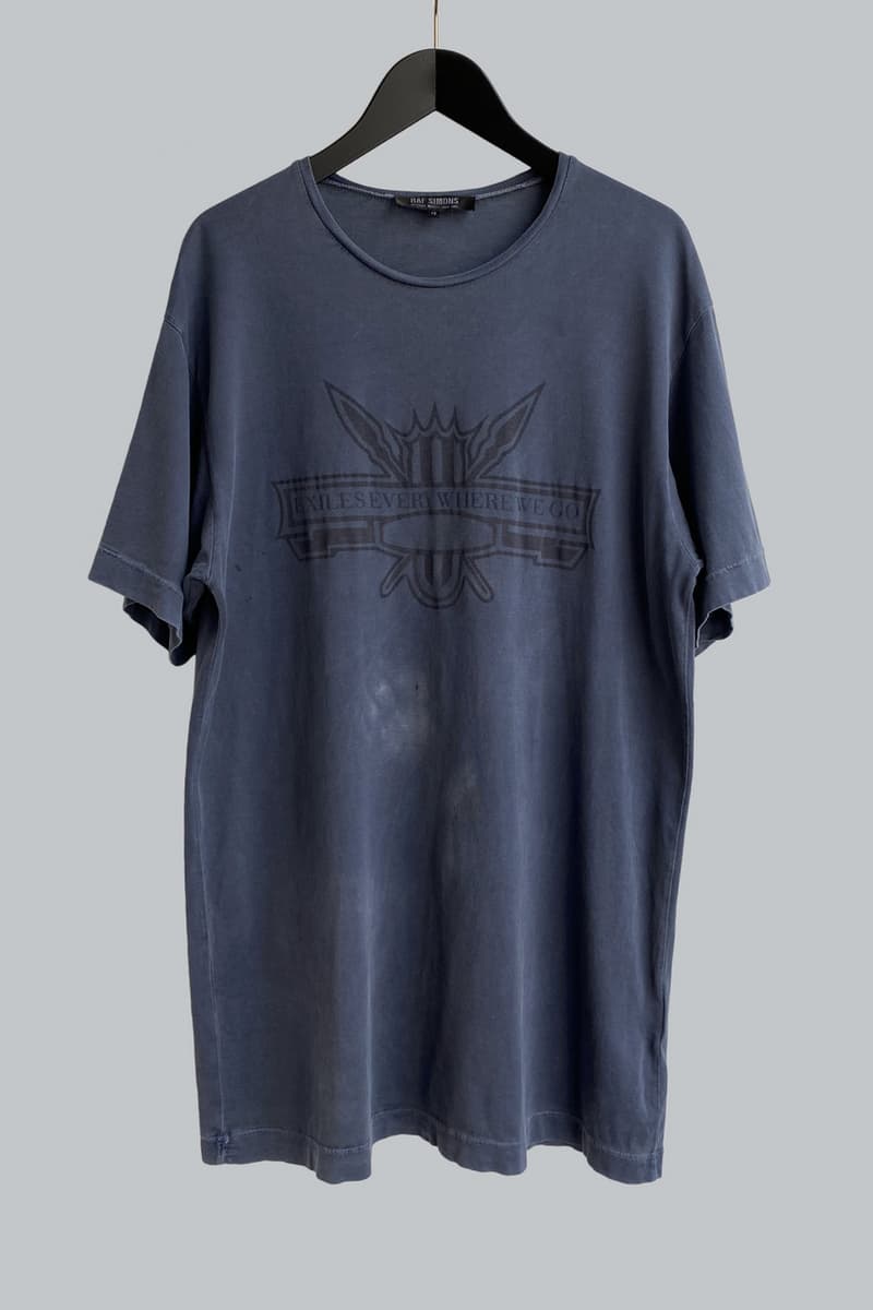 Raf Simons の貴重なアーカイブがオンラインで販売中 Lee Young Kyoon Dior Team Raf Simons Archive Sale Online First Look Rare Belgian Designer Pieces Garments Homeware Clothes Joy Division Lantern Wave Collection History of my World Icarus Surgit