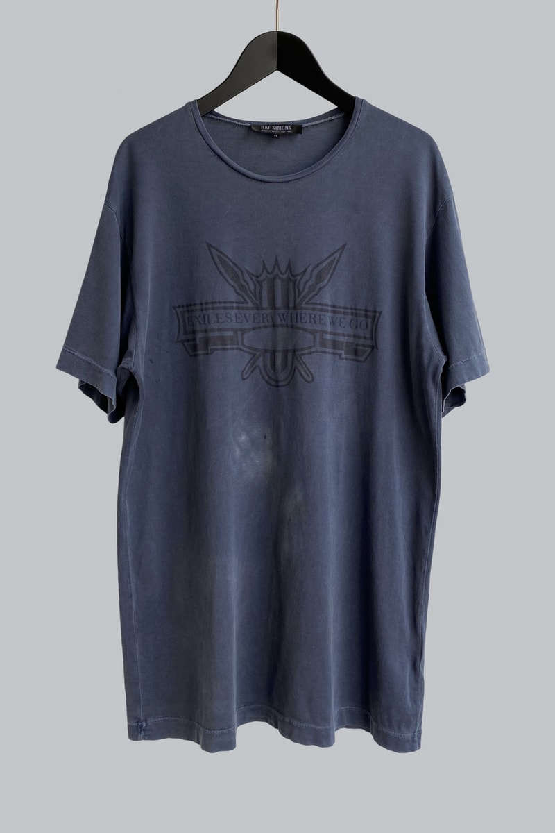 Raf Simons の貴重なアーカイブがオンラインで販売中 Lee Young Kyoon Dior Team Raf Simons Archive Sale Online First Look Rare Belgian Designer Pieces Garments Homeware Clothes Joy Division Lantern Wave Collection History of my World Icarus Surgit