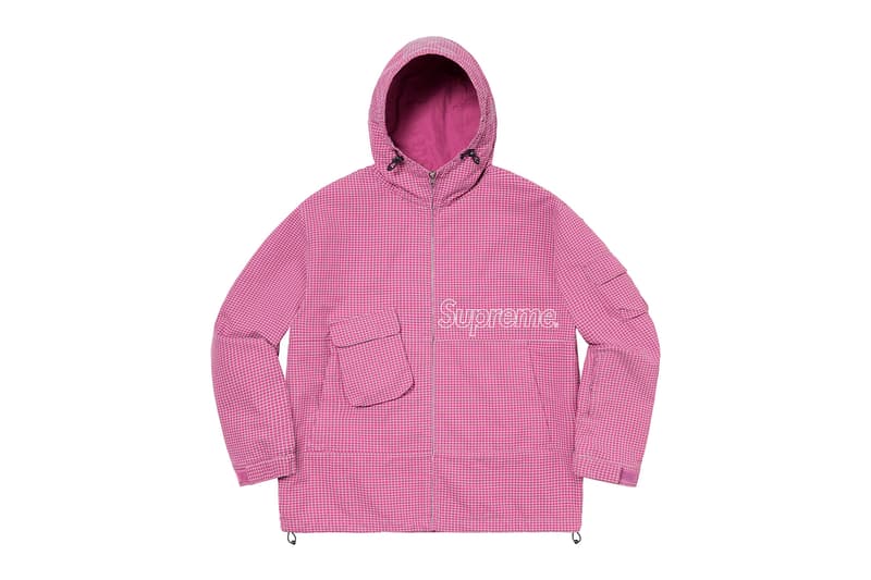 シュプリーム Supreme 2020年春夏コレクション発売アイテム - Week 12 Daniel Johnston(ダニエル・ジョンストン)とのコラボカプセルをはじめ、リップストップ素材のユーティリティジャケット、胸元にボックスロゴがワンポイントで施されたフーディ、後染め加工のロングスリーブのトップス、テーラードのセットアップ、〈KANGOL(カンゴール)〉とのコラボヘッドウェア、「Mechanix Wear(メカニクス ウェア)」製のグローブ、ボックスロゴが構成された折り畳みチェアーなどが並ぶ。