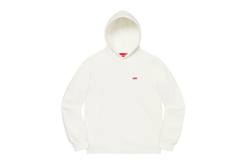 シュプリーム Supreme 2020年春夏コレクション発売アイテム - Week 12 Daniel Johnston（ダニエル・ジョンストン）とのコラボカプセルをはじめ、リップストップ素材のユーティリティジャケット、胸元にボックスロゴがワンポイントで施されたフーディ、後染め加工のロングスリーブのトップス、テーラードのセットアップ、〈KANGOL（カンゴール）〉とのコラボヘッドウェア、「Mechanix Wear（メカニクス ウェア）」製のグローブ、ボックスロゴが構成された折り畳みチェアーなどが並ぶ。