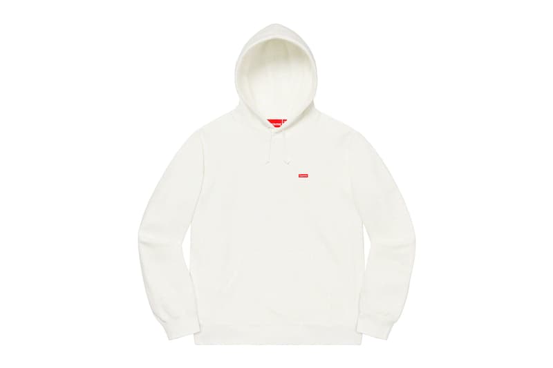 シュプリーム Supreme 2020年春夏コレクション発売アイテム - Week 12 Daniel Johnston(ダニエル・ジョンストン)とのコラボカプセルをはじめ、リップストップ素材のユーティリティジャケット、胸元にボックスロゴがワンポイントで施されたフーディ、後染め加工のロングスリーブのトップス、テーラードのセットアップ、〈KANGOL(カンゴール)〉とのコラボヘッドウェア、「Mechanix Wear(メカニクス ウェア)」製のグローブ、ボックスロゴが構成された折り畳みチェアーなどが並ぶ。