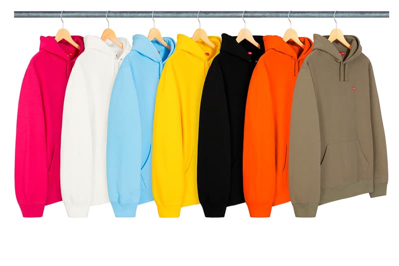 シュプリーム Supreme 2020年春夏コレクション発売アイテム - Week 12 Daniel Johnston（ダニエル・ジョンストン）とのコラボカプセルをはじめ、リップストップ素材のユーティリティジャケット、胸元にボックスロゴがワンポイントで施されたフーディ、後染め加工のロングスリーブのトップス、テーラードのセットアップ、〈KANGOL（カンゴール）〉とのコラボヘッドウェア、「Mechanix Wear（メカニクス ウェア）」製のグローブ、ボックスロゴが構成された折り畳みチェアーなどが並ぶ。
