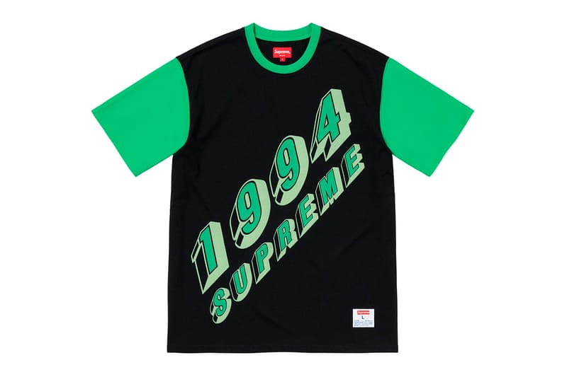 シュプリーム Supreme 2020年春夏コレクション発売アイテム - Week 12 Daniel Johnston（ダニエル・ジョンストン）とのコラボカプセルをはじめ、リップストップ素材のユーティリティジャケット、胸元にボックスロゴがワンポイントで施されたフーディ、後染め加工のロングスリーブのトップス、テーラードのセットアップ、〈KANGOL（カンゴール）〉とのコラボヘッドウェア、「Mechanix Wear（メカニクス ウェア）」製のグローブ、ボックスロゴが構成された折り畳みチェアーなどが並ぶ。