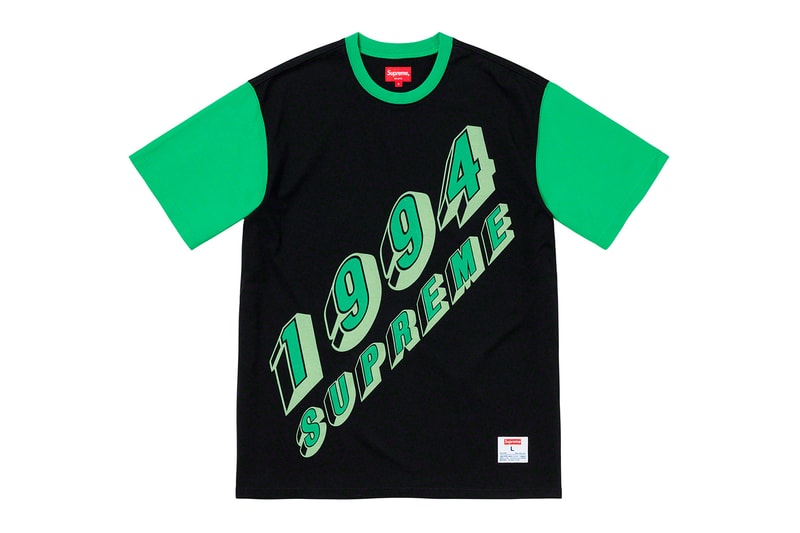 シュプリーム Supreme 2020年春夏コレクション発売アイテム - Week 12 Daniel Johnston（ダニエル・ジョンストン）とのコラボカプセルをはじめ、リップストップ素材のユーティリティジャケット、胸元にボックスロゴがワンポイントで施されたフーディ、後染め加工のロングスリーブのトップス、テーラードのセットアップ、〈KANGOL（カンゴール）〉とのコラボヘッドウェア、「Mechanix Wear（メカニクス ウェア）」製のグローブ、ボックスロゴが構成された折り畳みチェアーなどが並ぶ。
