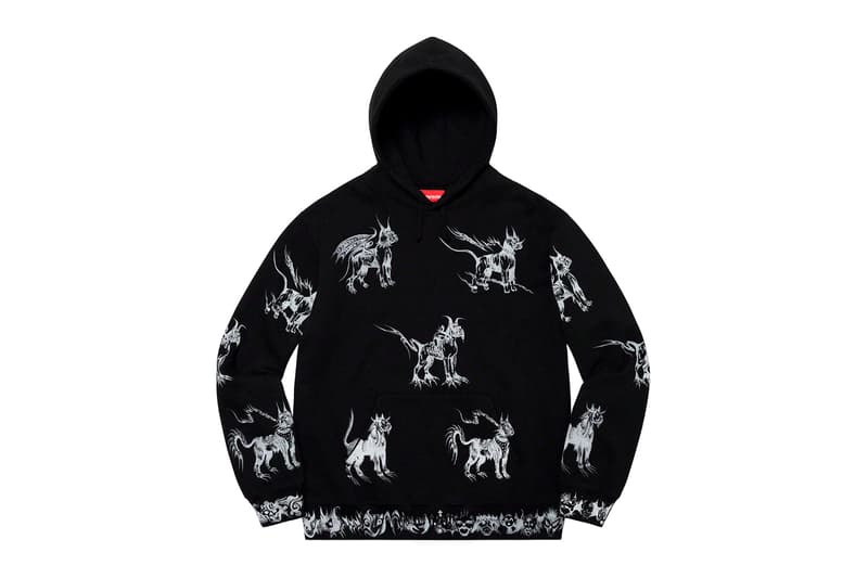 シュプリーム Supreme 2020年春夏コレクション発売アイテム - Week 13 〈THE NORTH FACE(ザ・ノース・フェイス)〉とのコラボ第2弾のピースを筆頭に、フーディ2種類、バンダナ柄のシャツ、ホッケーシャツ、レーシングのグラフィックを全面にプリントしたセットアップ、デニムキャップ、「富士フイルム株式会社」のインスタントフィルム instax mini 10枚セットなど〈Supreme〉らしい遊び心に富んだプロダクトの数々が並ぶ。