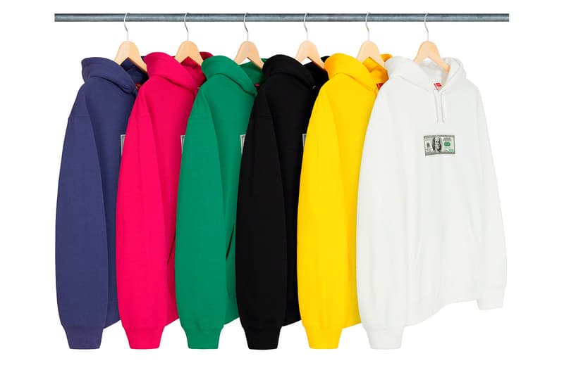 シュプリーム Supreme 2020年春夏コレクション発売アイテム - Week 13 〈THE NORTH FACE(ザ・ノース・フェイス)〉とのコラボ第2弾のピースを筆頭に、フーディ2種類、バンダナ柄のシャツ、ホッケーシャツ、レーシングのグラフィックを全面にプリントしたセットアップ、デニムキャップ、「富士フイルム株式会社」のインスタントフィルム instax mini 10枚セットなど〈Supreme〉らしい遊び心に富んだプロダクトの数々が並ぶ。