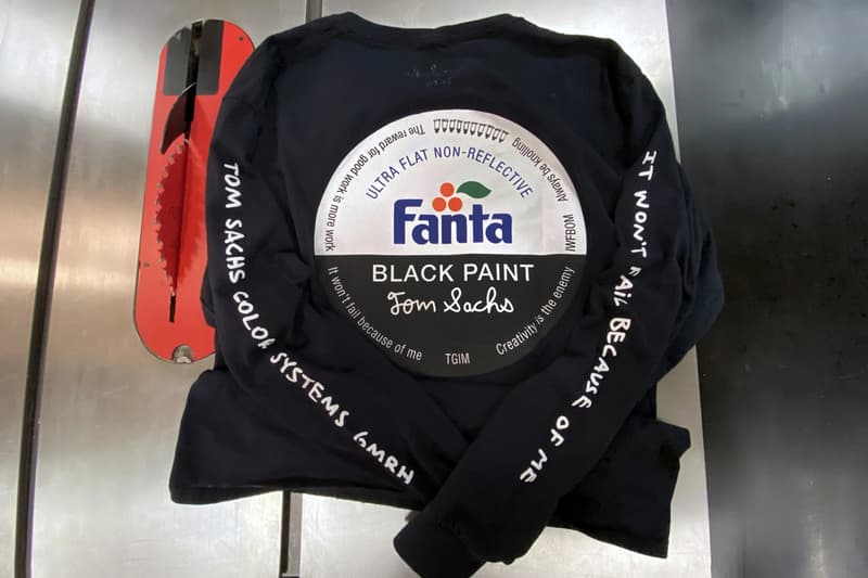 ファンタ トム・サックスが Fanta をモチーフにした限定Tシャツを突如リリース tom sachs fanta black long sleeve tee shirt clothing apparel style fashion