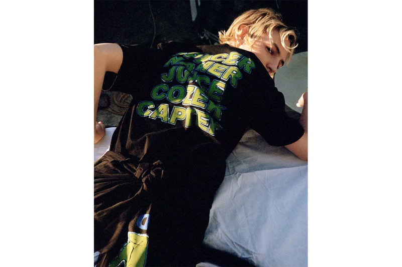 ユナイテッドアローズ UNITED ARROWS & SONS がモスクワのグラフィティ集団 A.D.E.D のアパレルコレクションの取り扱いを開始 A.D.E.Dとは、“All Day Every Day”もしくは“All Destinations Every Destination”の略。グラフィティアートに対しての規制が強化され、アーティストの表現の場所が少なくなっているモスクワにおいて、“途切れることのない、クリエイティブプロセス”の意味が込められているという。A.D.E.Dは、これまでにアメリカ・ニューヨークのグラフィティアーティスト KATSUとのコラボレーションや〈Off-White™️（オフホワイト）〉〈Louis Vuitton（ルイ・ヴィトン）〉を率いるVirgil Abloh（ヴァージル・アブロー）と共にモスクワのセレクトショップ『KM20』内でインスタレーションを行ってきた。今回のアパレルコレクションでは、フーディ、ロングスリーブTシャツ、Tシャツがラインアップ。現在『UNITED ARROWS & SONS』にて販売中となるので、気になる方はチェックしてみよう。
