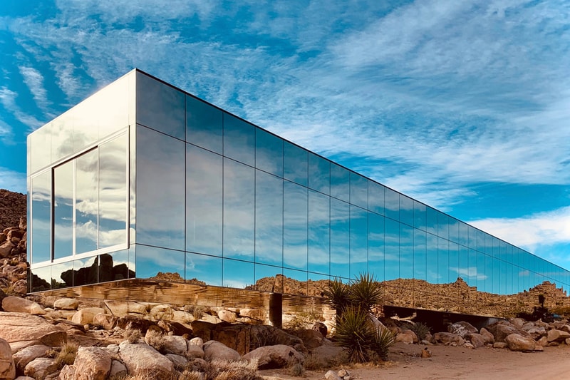 米カリフォルニアの砂漠地帯に“見えない家”が出現 Invisible House Joshua Tree National Park Tomas Osinski Chris Hanley Mirrors Pool Trees Desert 