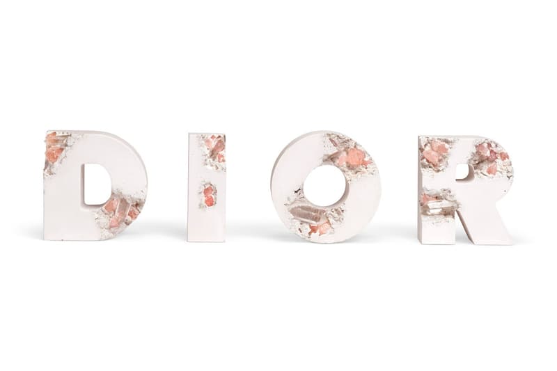 ダニエル・アーシャムの名作がクリスティーズ主宰のオークションに登場？ Christie's Daniel Arsham Online Auction Closer Look Eroded Future Crystal Relics Pokemon Pikachu Clock Telephone Basketball Dior 'Rolling Stones' Magazines Jewelry Box