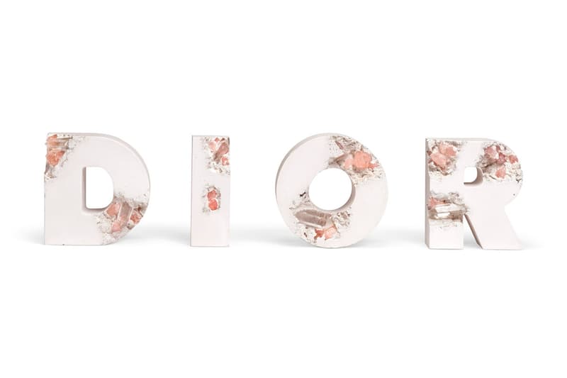 ダニエル・アーシャムの名作がクリスティーズ主宰のオークションに登場? Christie's Daniel Arsham Online Auction Closer Look Eroded Future Crystal Relics Pokemon Pikachu Clock Telephone Basketball Dior 'Rolling Stones' Magazines Jewelry Box