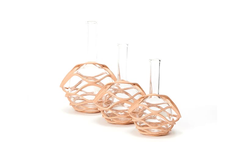 エンダースキーマ Hender Scheme が実験器具にレザーをミックスした新プロダクトライン “science vase:化瓶”を発売