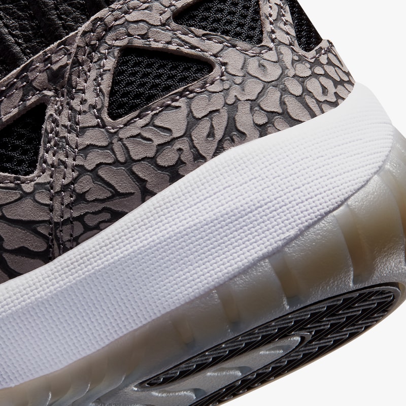 リュクス感溢れる Air Jordan 11 Low “Black Cement” が登場　air jordan brand 11 xi low ie black cement fire red grey white 919712 006 official release date info photos price store list buying guide