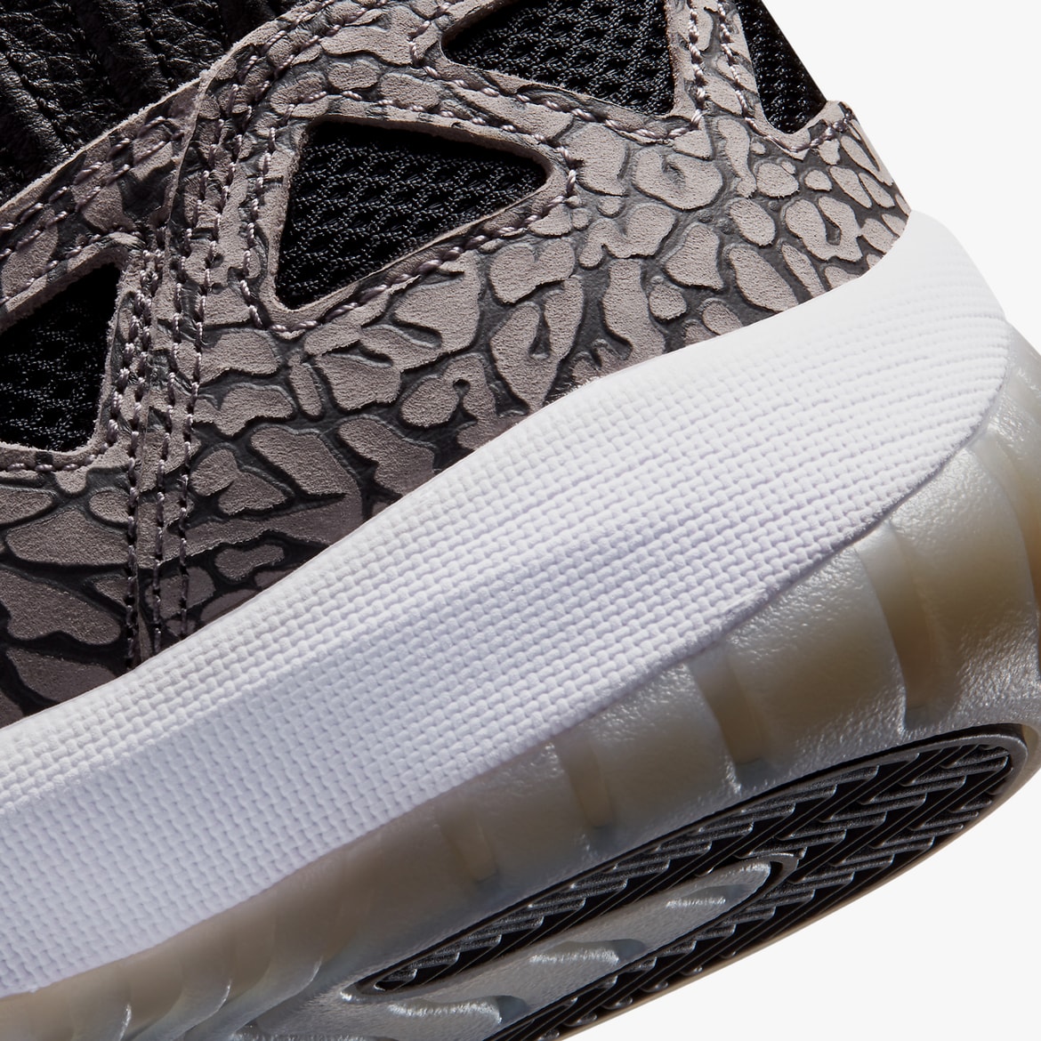 Aj3のエレファント柄をまとった エアジョーダン 11 ローが登場 Hypebeast Jp Aj3のエレファント柄をまとった エアジョーダン 11 ローが登場 Hypebeast Jp