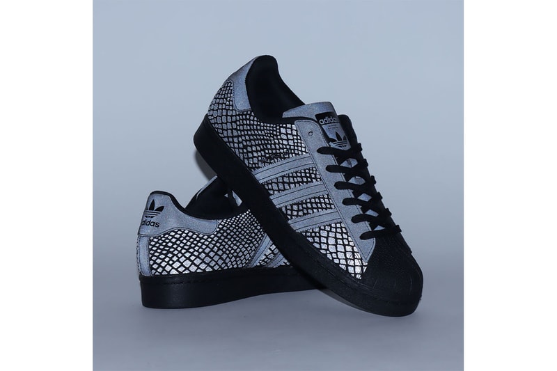 アトモス x アディダスからスーパースターの別注モデルが発売 河村康輔 atmos x adidas Originals からスネーク柄を落とし込んだ Superstar の別注モデルが発売