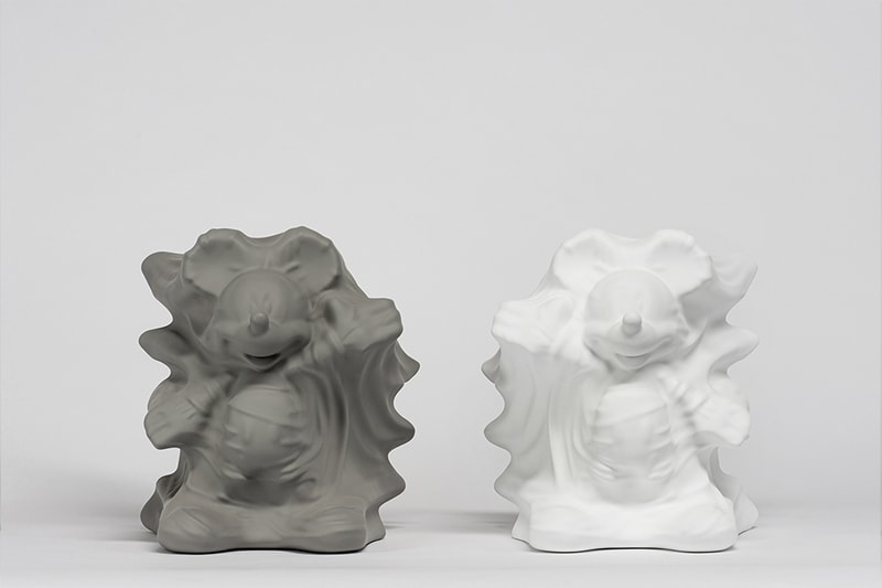 ダニエル・アーシャム x ディズニーによる新作コラボが登場 ミッキー Daniel Arsham x Disney x APPortfolio Gray Hollow Mickey resin figures Hong Kong collectibles artwork Alice in Wonderland 