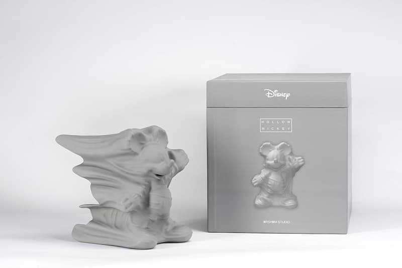 ダニエル・アーシャム x ディズニーによる新作コラボが登場 ミッキー Daniel Arsham x Disney x APPortfolio Gray Hollow Mickey resin figures Hong Kong collectibles artwork Alice in Wonderland 