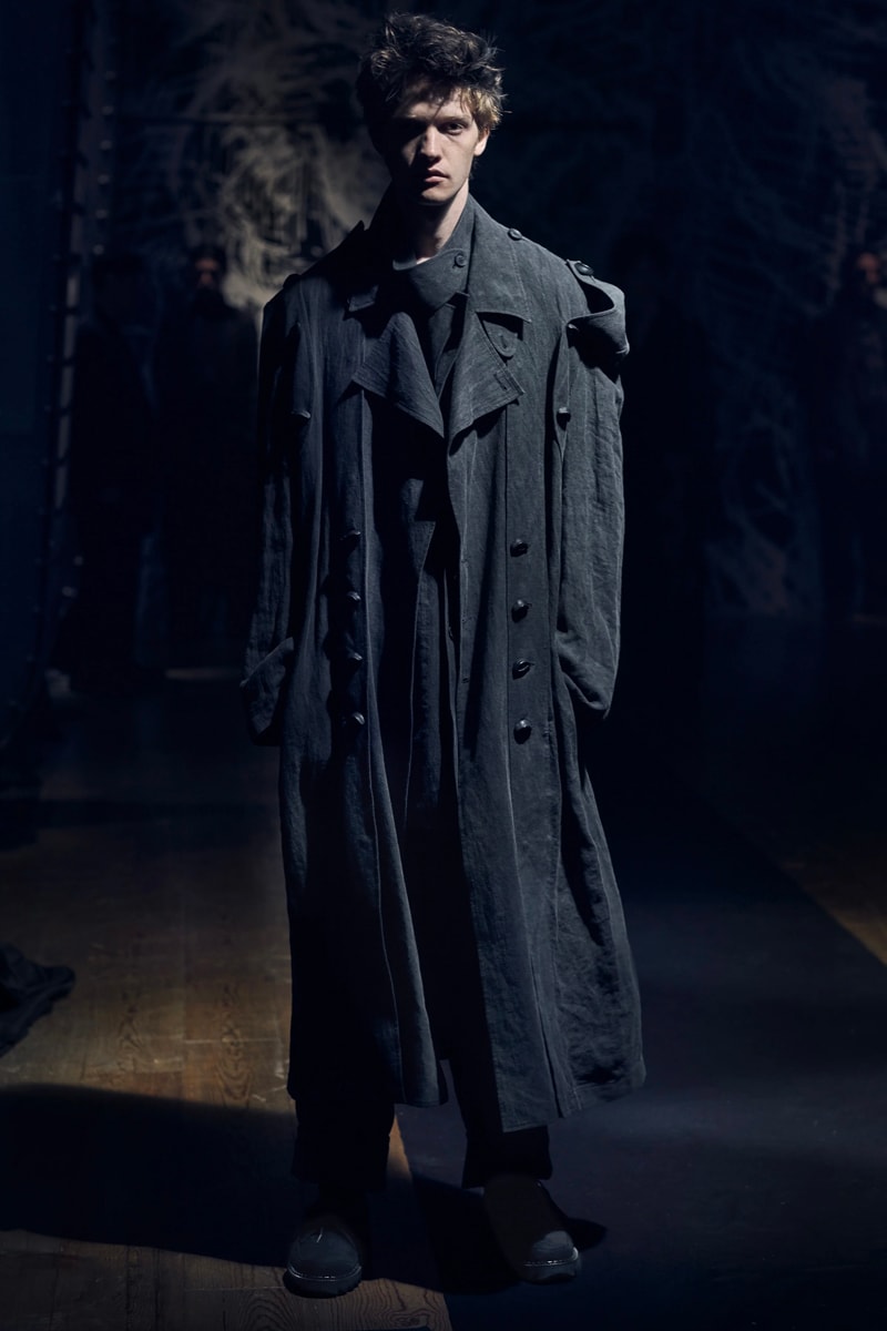 ヨウジヤマモト 2021年春夏コレクション Yohji Yamamoto Spring Summer 2021 Collection Paris Fashion Week runways japanese designer pfw black monochromatic digital
