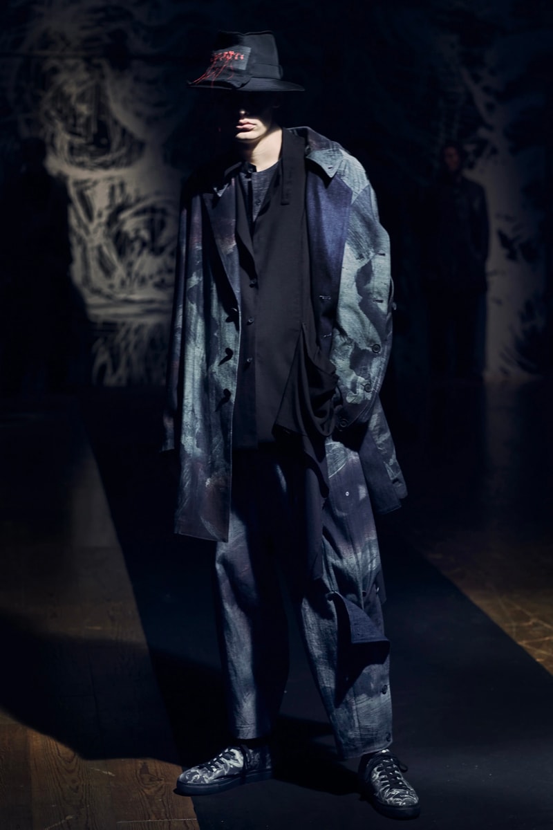 ヨウジヤマモト 2021年春夏コレクション Yohji Yamamoto Spring Summer 2021 Collection Paris Fashion Week runways japanese designer pfw black monochromatic digital
