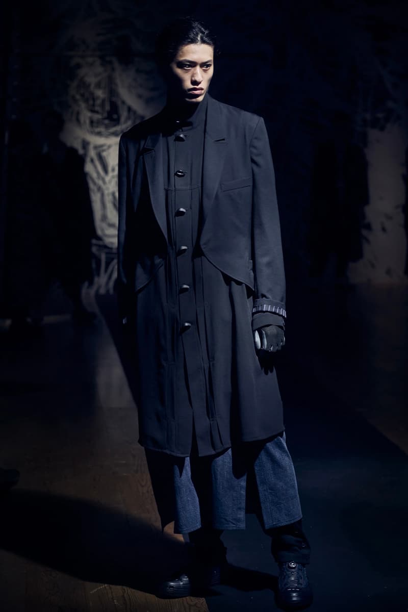 ヨウジヤマモト 2021年春夏コレクション Yohji Yamamoto Spring Summer 2021 Collection Paris Fashion Week runways japanese designer pfw black monochromatic digital