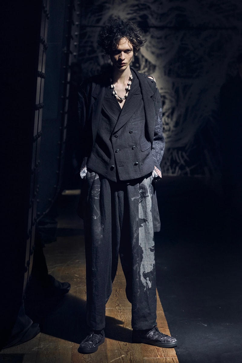 ヨウジヤマモト 2021年春夏コレクション Yohji Yamamoto Spring Summer 2021 Collection Paris Fashion Week runways japanese designer pfw black monochromatic digital