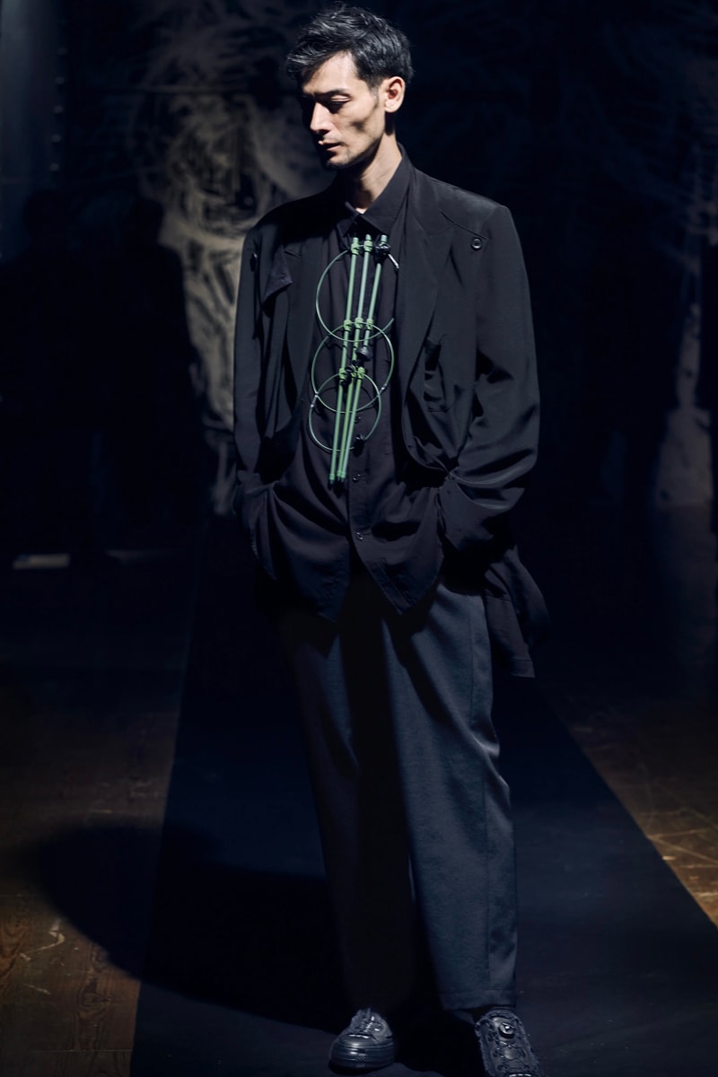 ヨウジヤマモト 2021年春夏コレクション Yohji Yamamoto Spring Summer 2021 Collection Paris Fashion Week runways japanese designer pfw black monochromatic digital