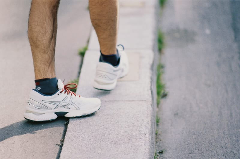 ASICS x REIGNING CHAMP のコラボコレクション第3弾はパリに着想