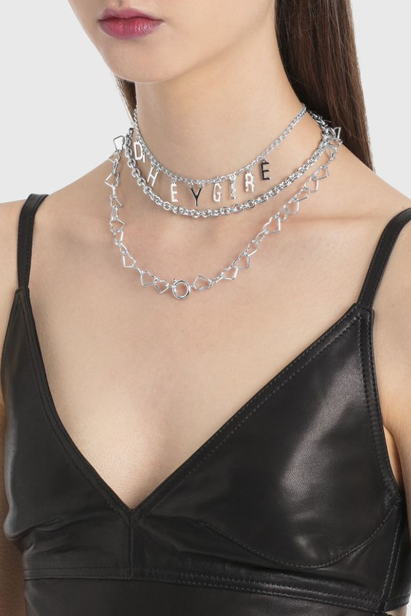 パリ拠点のアクセサリーブランド D’Heygere から最新シルバーネックレスが登場