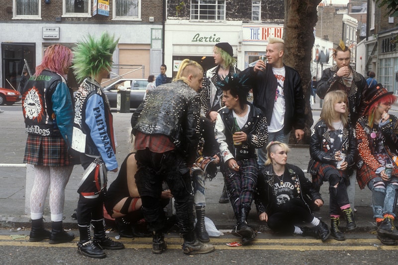 ドクターマーチン　誕生60周年を迎えた Dr. Martens のアイコンブーツ 1460 の歴史を辿る