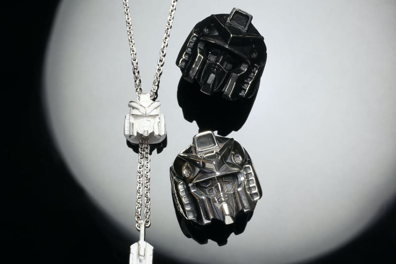 JAM HOME MADE からガンダムやザクの頭部をかたどったアクセサリーが発売