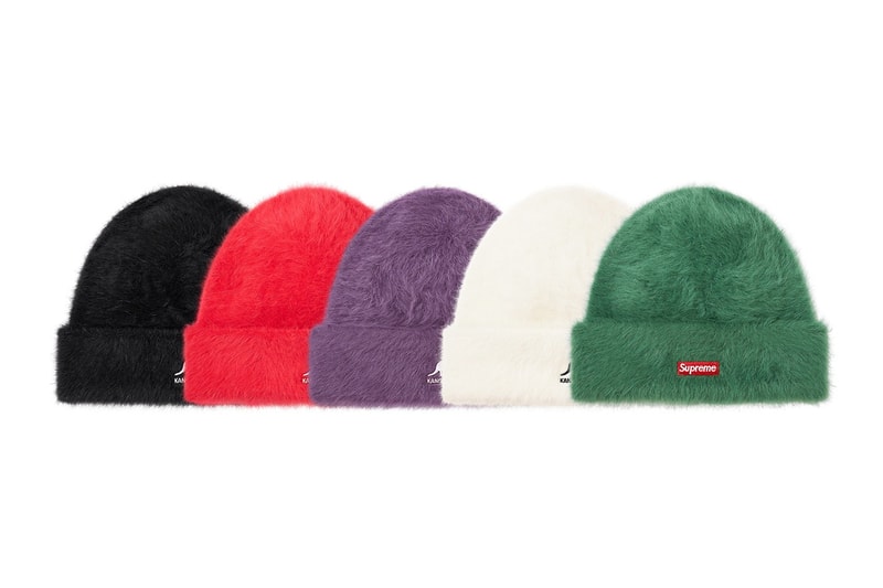 シュプリーム Supreme 2020年秋冬コレクション ビーニー 〈KANGOL（カンゴール）〉〈New Era®（ニューエラ）〉、アニメ『スマーフ（The Smurfs）』、Lee Scratch Perry（リー・スクラッチ・ペリー）といったコラボものや、フーディでも登場したクロス状のボックスロゴをはじめ、グラフィック強めのアイテムからシンプルなデザインまで、今冬の防寒が楽しみになるであろうアイテムが幅広く揃う。