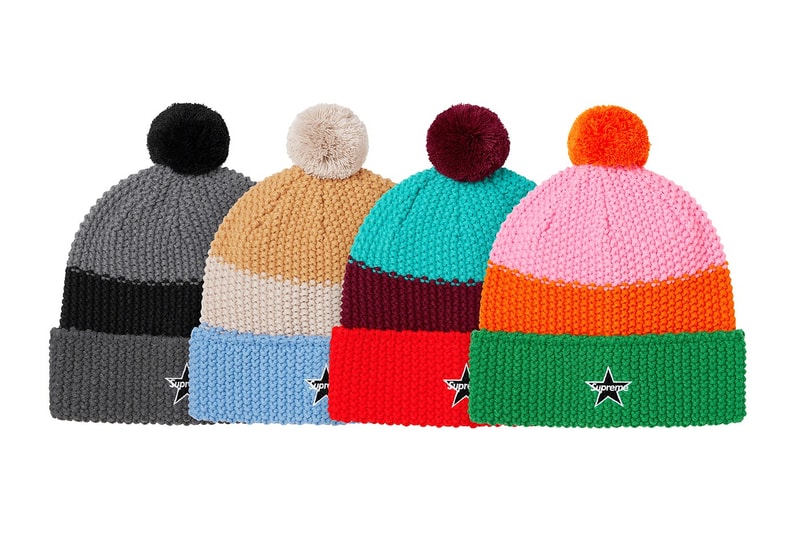 シュプリーム Supreme 2020年秋冬コレクション ビーニー 〈KANGOL（カンゴール）〉〈New Era®（ニューエラ）〉、アニメ『スマーフ（The Smurfs）』、Lee Scratch Perry（リー・スクラッチ・ペリー）といったコラボものや、フーディでも登場したクロス状のボックスロゴをはじめ、グラフィック強めのアイテムからシンプルなデザインまで、今冬の防寒が楽しみになるであろうアイテムが幅広く揃う。