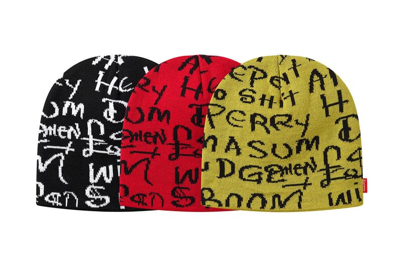シュプリーム Supreme 2020年秋冬コレクション ビーニー 〈KANGOL（カンゴール）〉〈New Era®（ニューエラ）〉、アニメ『スマーフ（The Smurfs）』、Lee Scratch Perry（リー・スクラッチ・ペリー）といったコラボものや、フーディでも登場したクロス状のボックスロゴをはじめ、グラフィック強めのアイテムからシンプルなデザインまで、今冬の防寒が楽しみになるであろうアイテムが幅広く揃う。
