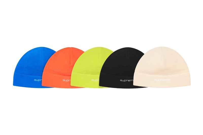 シュプリーム Supreme 2020年秋冬コレクション ビーニー 〈KANGOL（カンゴール）〉〈New Era®（ニューエラ）〉、アニメ『スマーフ（The Smurfs）』、Lee Scratch Perry（リー・スクラッチ・ペリー）といったコラボものや、フーディでも登場したクロス状のボックスロゴをはじめ、グラフィック強めのアイテムからシンプルなデザインまで、今冬の防寒が楽しみになるであろうアイテムが幅広く揃う。