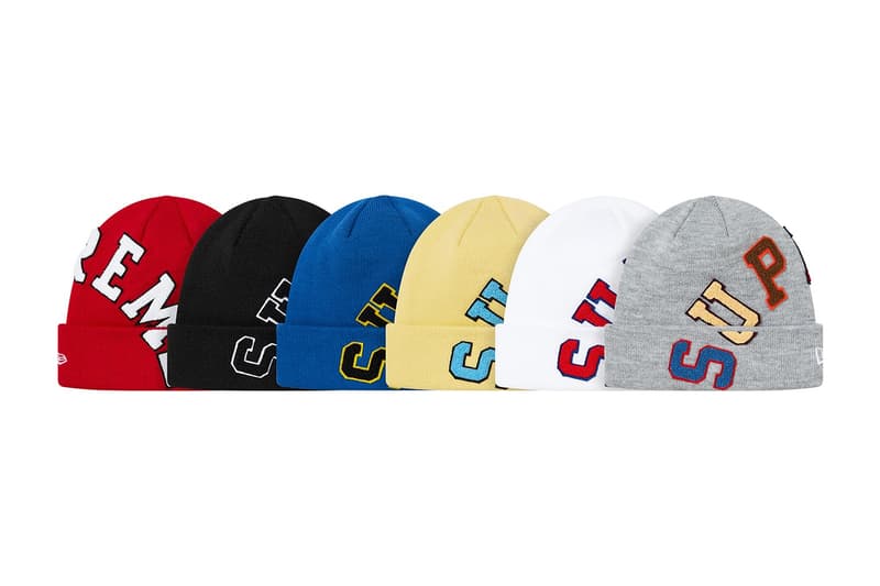 シュプリーム Supreme 2020年秋冬コレクション ビーニー 〈KANGOL（カンゴール）〉〈New Era®（ニューエラ）〉、アニメ『スマーフ（The Smurfs）』、Lee Scratch Perry（リー・スクラッチ・ペリー）といったコラボものや、フーディでも登場したクロス状のボックスロゴをはじめ、グラフィック強めのアイテムからシンプルなデザインまで、今冬の防寒が楽しみになるであろうアイテムが幅広く揃う。