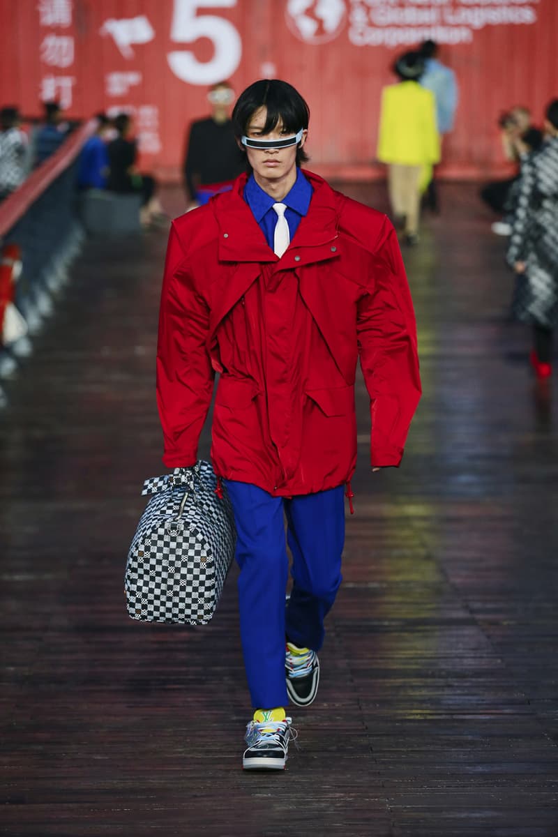 ルイ・ヴィトン Virgil Abloh(ヴァージル・アブロー)の手がける〈Louis Vuitton(ルイ・ヴィトン)〉が、中国・上海にて2021年春夏シーズンのプレゼンテーションを開催。 Louis Vuitton Spring/Summer 2021 Collection Runway ss21 virgil abloh mens menswear shanghai Zoooom friends video watch presentation show upcycling recycle lv design message in a bottle