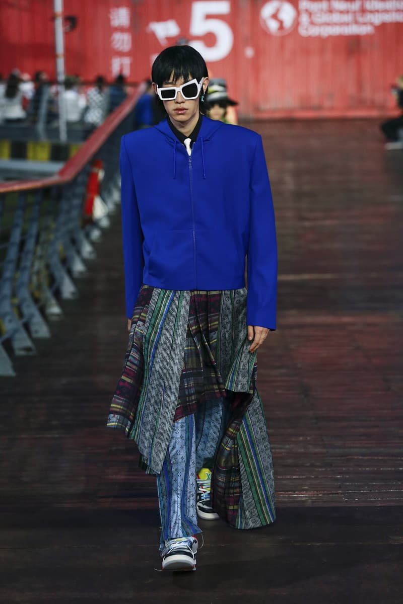 ルイ・ヴィトン Virgil Abloh(ヴァージル・アブロー)の手がける〈Louis Vuitton(ルイ・ヴィトン)〉が、中国・上海にて2021年春夏シーズンのプレゼンテーションを開催。 Louis Vuitton Spring/Summer 2021 Collection Runway ss21 virgil abloh mens menswear shanghai Zoooom friends video watch presentation show upcycling recycle lv design message in a bottle