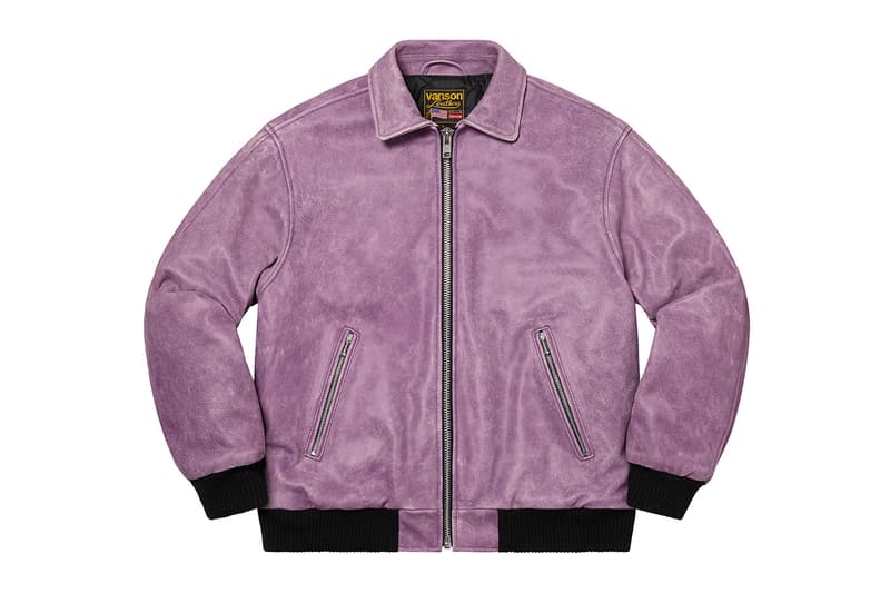 シュプリーム Supreme 2020年秋冬コレクション ジャケット いつも通り、ライトアウターから真冬仕様のダウンまで幅広いアイテムがラインアップ。なかでもLee Scratch Perry（リー・スクラッチ・ペリー）のアートワークを用いたデニムジャケット、定番パートナー〈VANSON（バンソン）〉のレザージャケット、GORE TEX 700-Fill ダウンジャケット、2019年秋冬シーズンに続いて招聘された〈葵産業〉とのコラボによるMA-1、2019年に他界した絵師・佐伯俊男のアートワークを随所にあしらったジャケット、こちらも2019年秋冬に続く登場となる〈Fox Racing（フォックス レーシング）〉製ジャケット、老舗ワークウェアブランド〈RefrigiWear（リフリッジウェア）〉とチームアップしたジャケット&ベスト、2011年秋冬コレクションのムービーから抜いた空中写真を全面プリントしたジップアップジャケット、アニメ『スマーフ（The Smurfs）』とのキャラクターを配置した迷彩柄のGORE TEXジャケットなどが並ぶ。