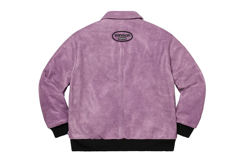 シュプリーム Supreme 2020年秋冬コレクション ジャケット いつも通り、ライトアウターから真冬仕様のダウンまで幅広いアイテムがラインアップ。なかでもLee Scratch Perry（リー・スクラッチ・ペリー）のアートワークを用いたデニムジャケット、定番パートナー〈VANSON（バンソン）〉のレザージャケット、GORE TEX 700-Fill ダウンジャケット、2019年秋冬シーズンに続いて招聘された〈葵産業〉とのコラボによるMA-1、2019年に他界した絵師・佐伯俊男のアートワークを随所にあしらったジャケット、こちらも2019年秋冬に続く登場となる〈Fox Racing（フォックス レーシング）〉製ジャケット、老舗ワークウェアブランド〈RefrigiWear（リフリッジウェア）〉とチームアップしたジャケット&ベスト、2011年秋冬コレクションのムービーから抜いた空中写真を全面プリントしたジップアップジャケット、アニメ『スマーフ（The Smurfs）』とのキャラクターを配置した迷彩柄のGORE TEXジャケットなどが並ぶ。